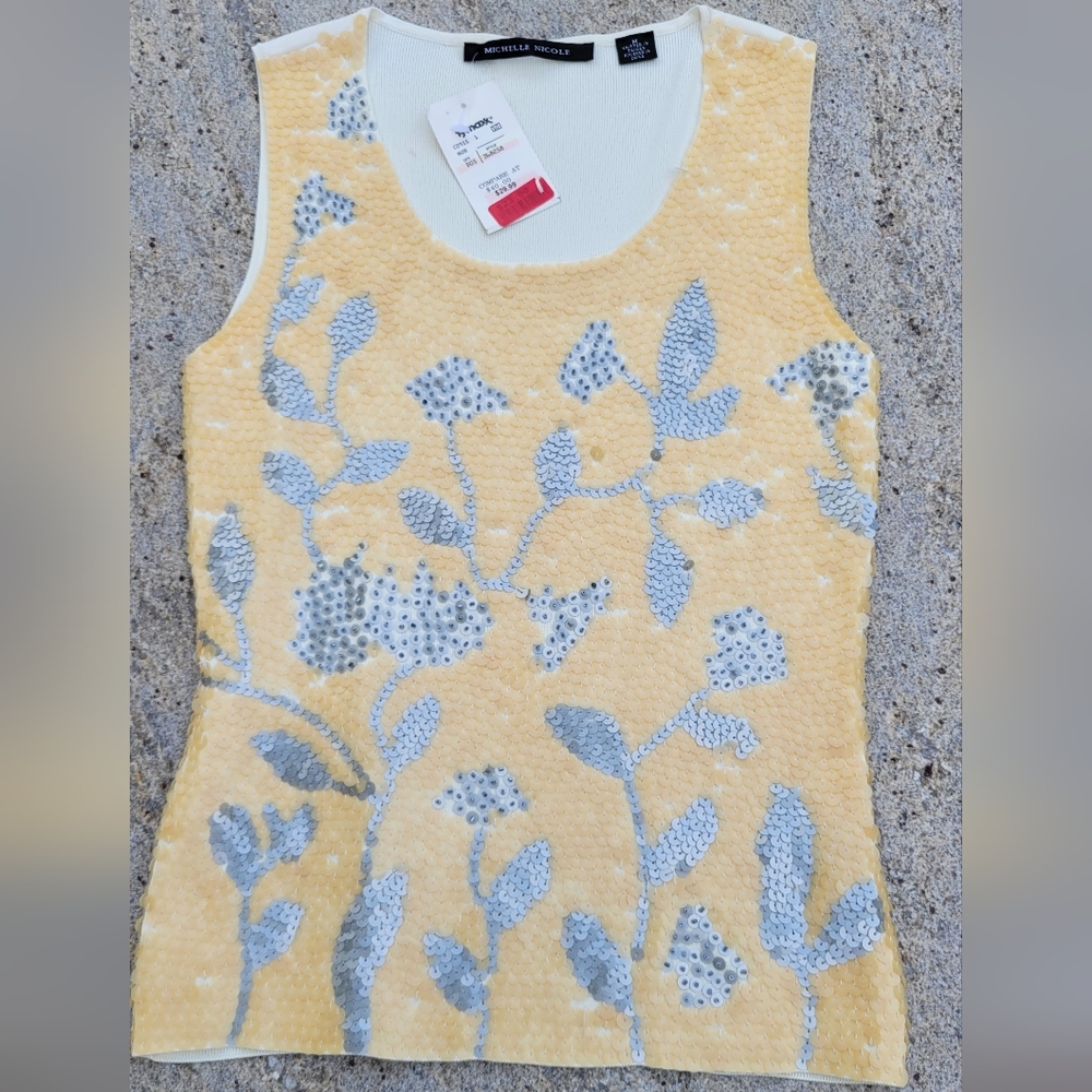 NWT Michelle Nicole Sequin/Beaded Top. Size M